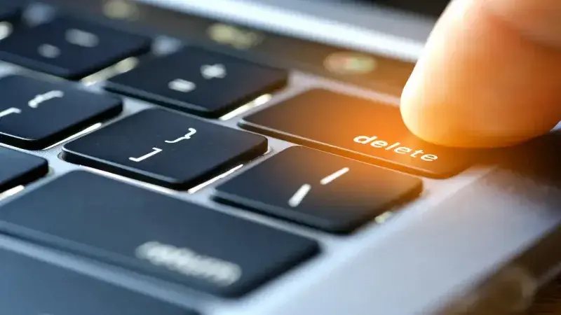 طريقة حذف معلوماتك الشخصية من الإنترنت دون ترك أي أثر؟ طريقة حذف معلوماتك الشخصية من الإنترنت دون ترك أي أثر؟